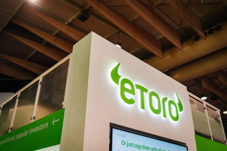 EToro возглавляет раунд на $12,5 млн для ончейн-фьючерсной биржи
