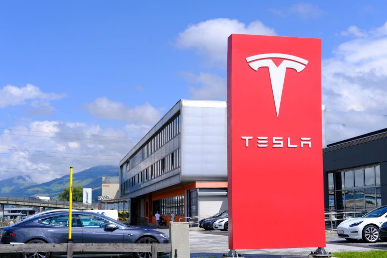 Поставки Tesla во втором квартале оцениваются в 480 126 единиц.